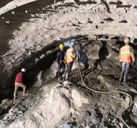 海陵拱顶带模注浆料的施工流程及注意事项